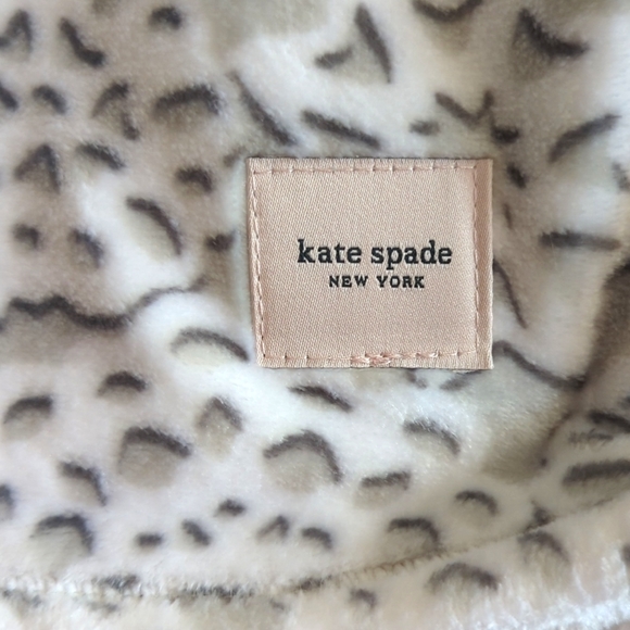❌SOLD❌Kate Spade Paper Snowflake Fleece Throw HTF - Picture 6 of 7